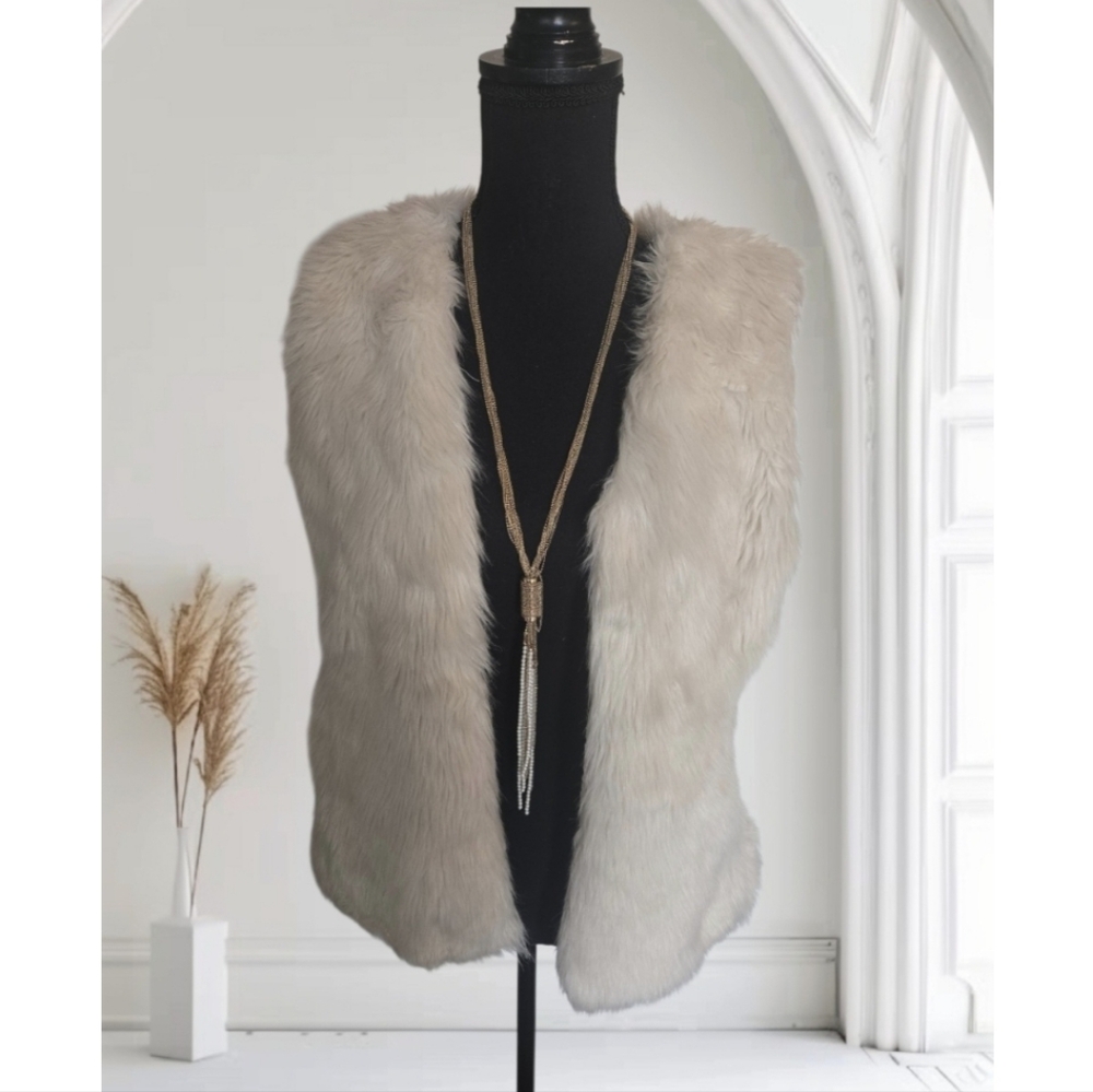 OLD NAVY Cream Faux Fur Vest- Size XS - Picture 4 of 8